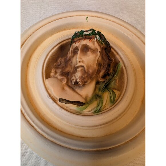 Vintage Chalkware Jesus & Mary Round Wall Plaques Religious Decor 5" Diameter - Picture 4 of 9